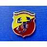 Ecusson abarth métal émaillé à visser 70x60mm